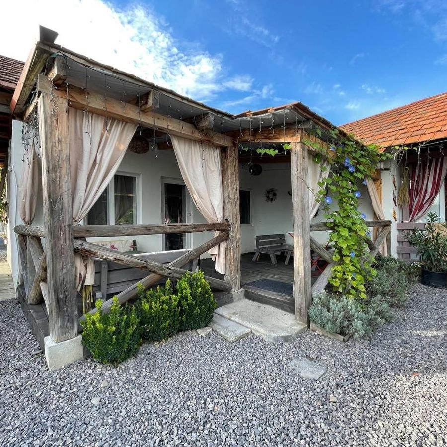 Villa Lukash Yanoshi Eksteriør billede